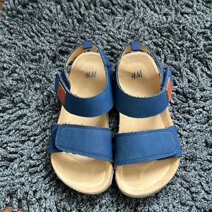 H&M Toddler Sandals. Easy to put on and take off.